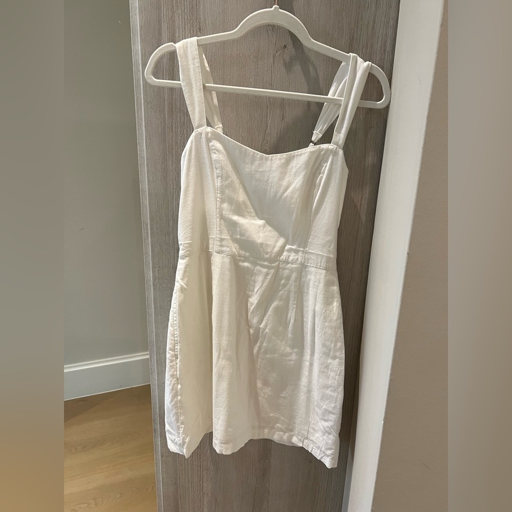 Abercrombie & Fitch White Linen Sleeveless Dress Shirt with Pockets